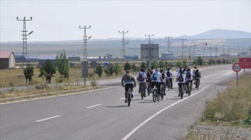 Ani'nin fethinin 959. yıl dönümünde sporcular pedal çevirdi, kulaç attı