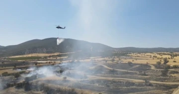 Anız yangınında bin dönümlük arazi küle döndü
