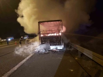 Ankara’da yolcu otobüsü alev alev yandı
