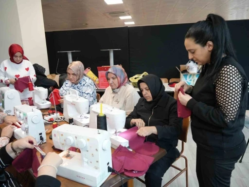 Anneler güçlerini birleştirdi, dikecekleri yastıklarla özel bireyleri mutlu edecekler
