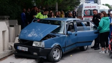 Anneler Günü’nde kızıyla geçmeye çıkan kadına araç çarptı
