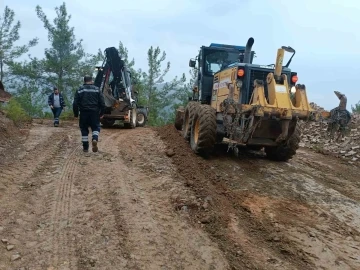 Antalya Büyükşehir ekiplerinin Alanya kırsalında çalışmaları sürüyor
