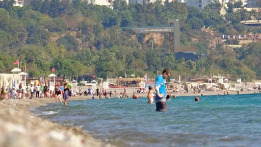 Antalya’da deniz suyu sıcaklığı, hava sıcaklığını yakaladı