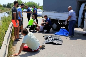 Antalya’da feci kaza, kamyonetin altında kalan motosiklet sürücüsü hayatını kaybetti
