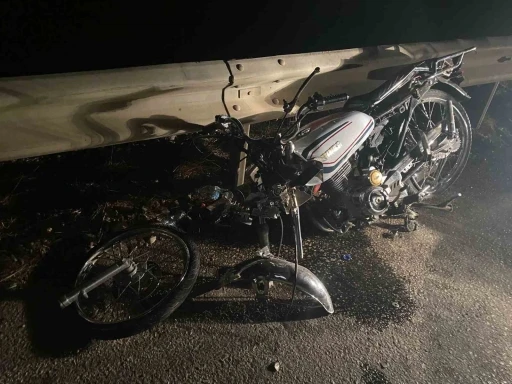 Antalya’da karayolu  ortasına bırakılan motosiklet kazaya sebep oldu
