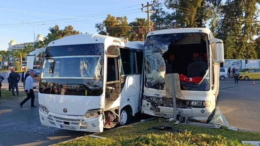 Otel çalışanlarını taşıyan servis araçları çarpıştı: 13 yaralı