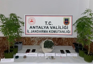 Antalya’da uyuşturucu operasyonunda 17 gözaltı
