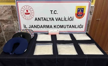 Antalya’da yolcu yastığına saklı 6 kilo uyuşturucu madde ele geçirildi
