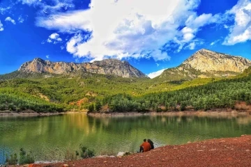 Antalya’da zirvede kar, aşağıda bahar
