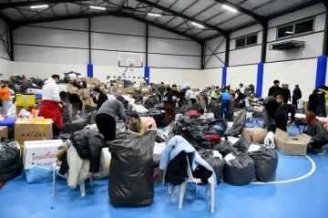 Antalya deprem bölgesine yardım için tek yürek
