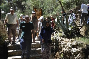 Antalya Sosyal Güvenlik İl Müdürlüğü emekliler ile doğa yürüyüşünde buluştu
