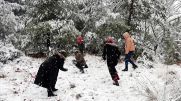 Antalya'da kar yağışı etkili olmaya başladı