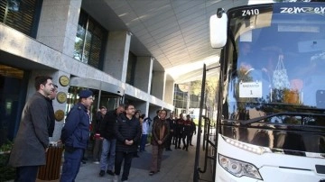 Antalya'ya getirilen depremzedelerin ilk kafilesi konaklayacakları tesislere yerleştirildi