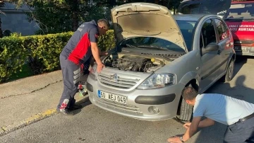 Araç motorundan kurtarıldı, bu sefer de itfaiye aracının motoruna girdi
