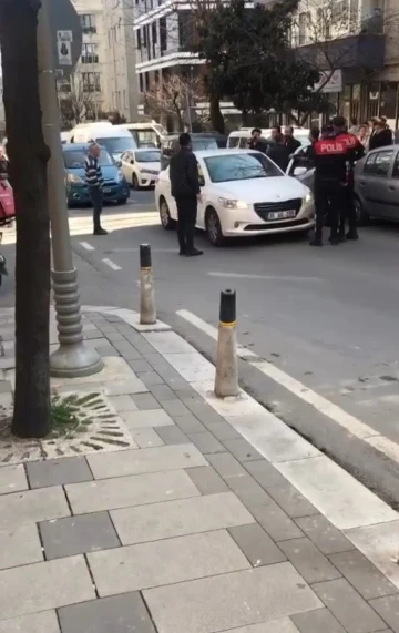 Aracıyla ters yöne giren polis, yol verme tartışmasında sürücüyü bacağından vurdu
