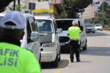 Araçlar tek tek denetlendi
