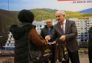 Araptepe’de hak sahiplerinin tapu sevinci
