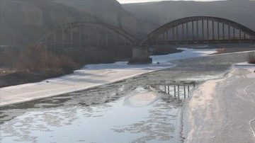 Aras Nehri'nin büyük bölümü buz tuttu