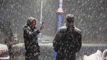 Ardahan’a mart ayında lapa lapa kar yağdı
