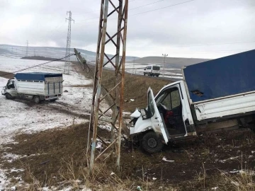 Ardahan’da 2 kamyonet çarpıştı: 4 yaralı
