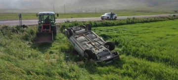 Ardahan’da düğün konvoyuna katılan otomobil şarampole devrildi: 5 yaralı
