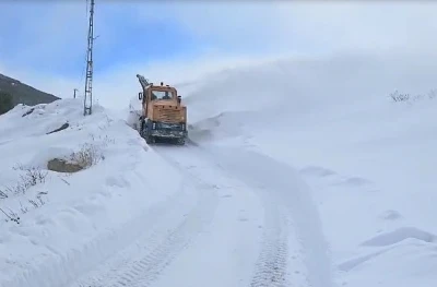 Ardahan’da karla mücadele ekiplerinin ’kapalı yol’ seferberliği
