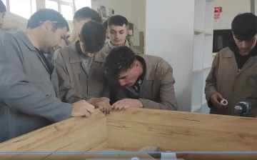 Ardahan’da meslek liseleri fabrika gibi çalışıyor
