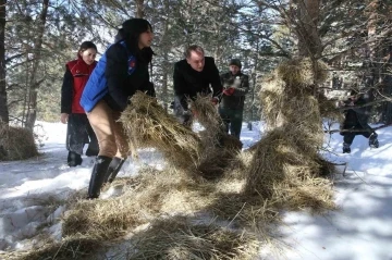 Ardahan’da yaban hayvanları için doğaya yem bırakıldı
