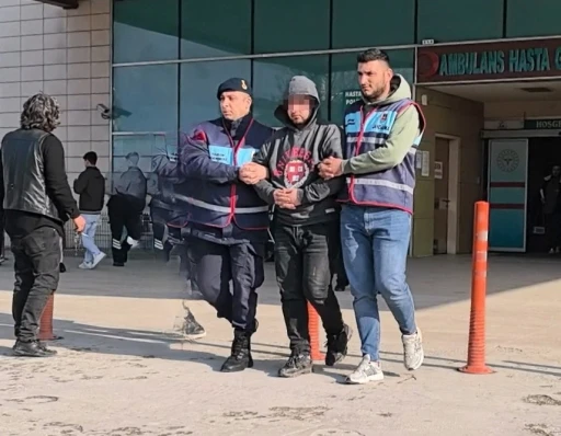 Bursa'da arkadaşını bıçaklayan, kaçarken diğer arkadaşının ölümüne sebep olan zanlı adliyeye sevk edildi