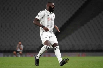 Arthur Masuaku’nun uyluk arka adalesinde gerilme ve ödem tespit edildi
