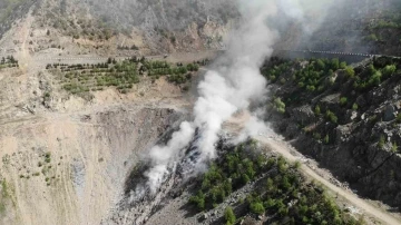 Artvin’de gece başlayan çöp yangınına müdahale sürüyor
