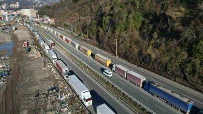 Artvin’de tır kuyruğunda iftar telaşı
