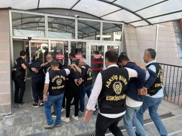 Asker eğlencesinde polise mukavemet