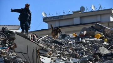 Asrın felaketinde enkaz altında kalanları kurtarma çalışmaları devam ediyor