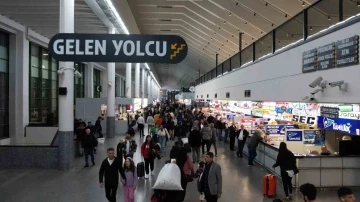 AŞTİ’de bayram yoğunluğu geç saatlerde de sürüyor
