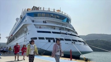 &quot;Astoria Grande&quot; adlı kruvaziyer, Amasra Limanı'na yanaştı