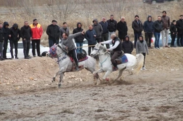 Ata sporu cirite fırtına bile engel olamadı
