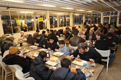 Atakum’da kurulan ilk iftar sofrasına yoğun ilgi
