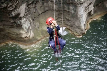 Ateş savaşçılarının kurtarma tatbikatı komandoları aratmadı
