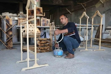 Atık ahşaplar, depremzede vatandaşın gelir kapısı oldu
