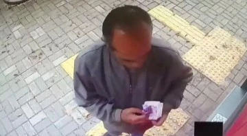 ATM'de unutulan parayı bu şekilde aldı 