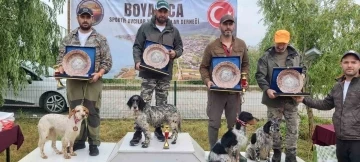 Avcı köpekler ilk sırayı almak için yarıştı
