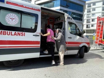 Avcılar’da iş yerinde çıkan yangında mahsur kalan 3 kişi kurtarıldı
