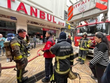 AVM’de yangın paniği
