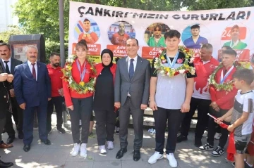 Avrupa ve dünya şampiyonalarında derece elde eden sporcular ödüllendirildi
