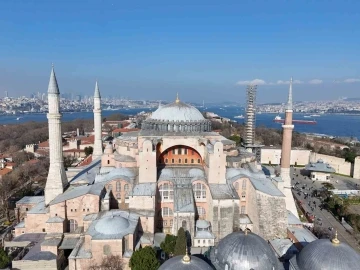 Ayasofya-i Kebir Camii Şerifi’ne Ramazan mahyası asıldı
