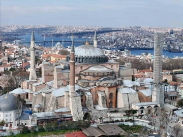 Ayasofya-i Kebir Camii Şerifinin, restorasyonunda 2. Bayezid Minaresi’nde söküm işlemi havadan görüntülendi
