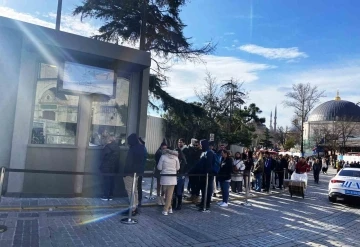 Ayasofya Kebir Camii Şerifi’nde yeni düzenleme: Girişler ayrıldı, turistler ücret ödemeye başladı
