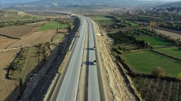 Aydın-Denizli Otoyolu'nun 80 kilometrelik bölümü cuma günü trafiğe açılacak