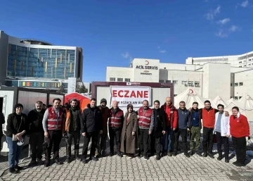 Aydınlı eczacılar depremzedeler için sahada
